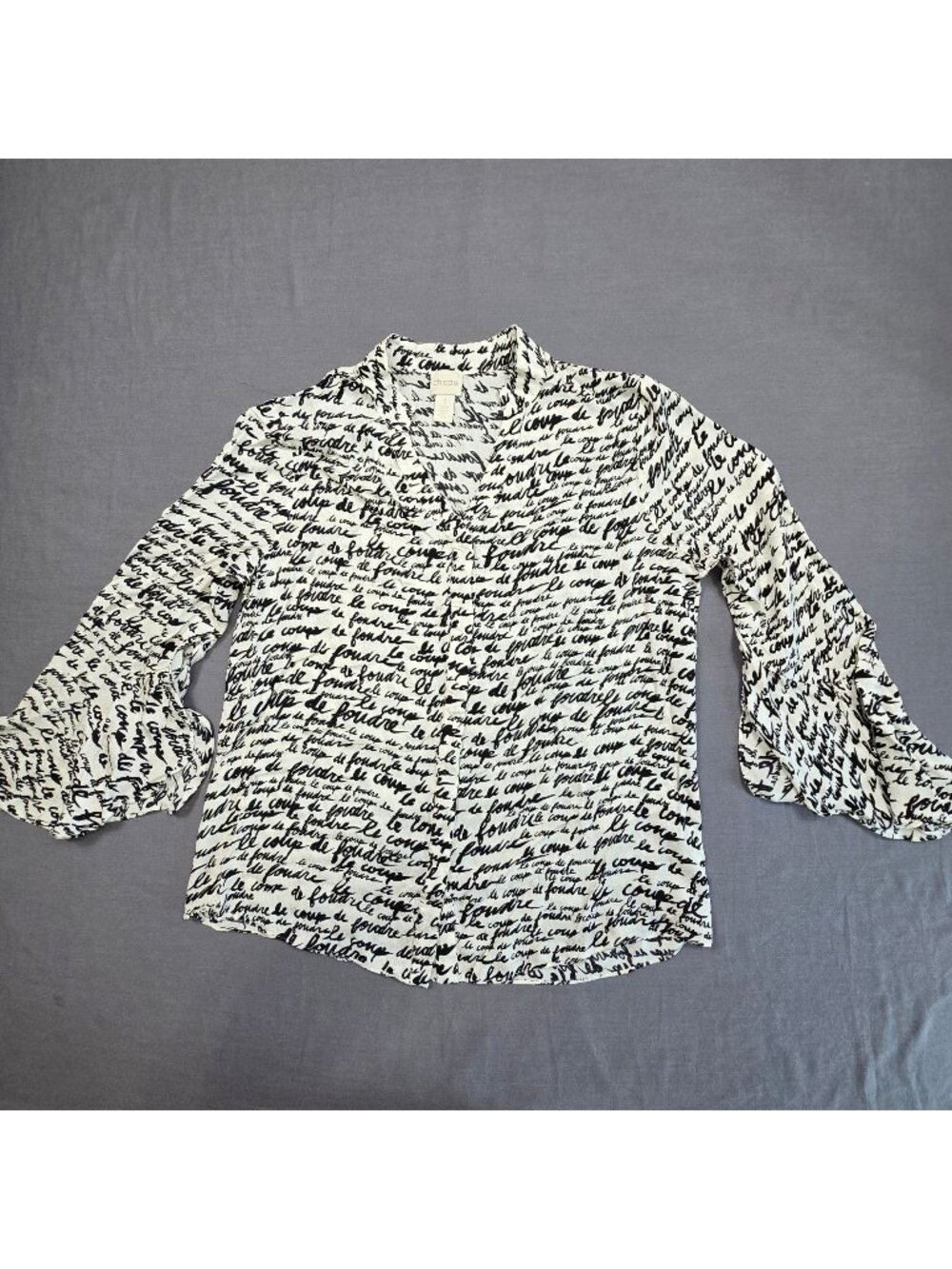 Chicos Size 1 Medium Blouse Black White Script Button Up Long Ruffle Sleeves
